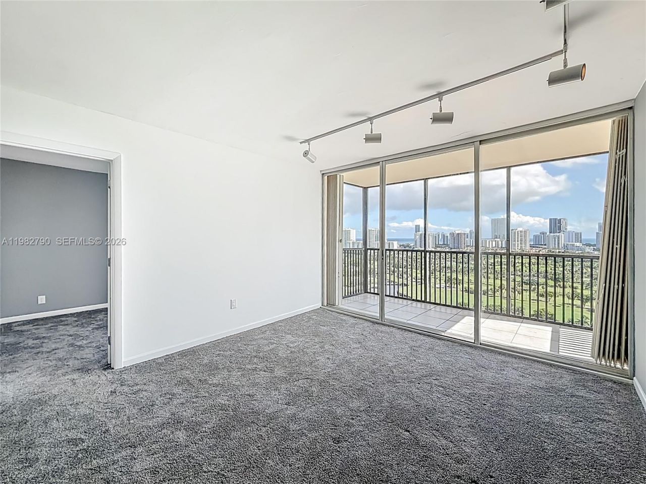 20301 W Country Club Dr , Unit 2428, Aventura, FL 33180 Photo