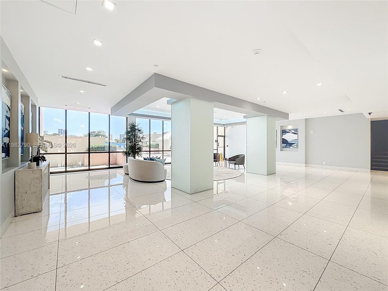 20301 W Country Club Dr , Unit 2428, Aventura, FL 33180 Photo