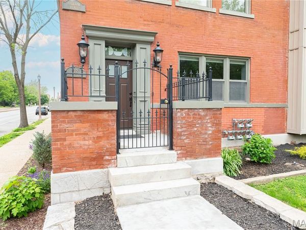 3559 Halliday Avenue , Unit 102, St Louis, MO 63118