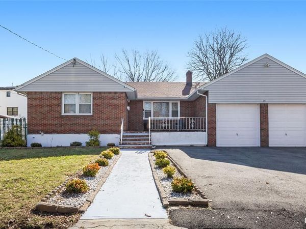 28 Logan Place, LODI, NJ 07644