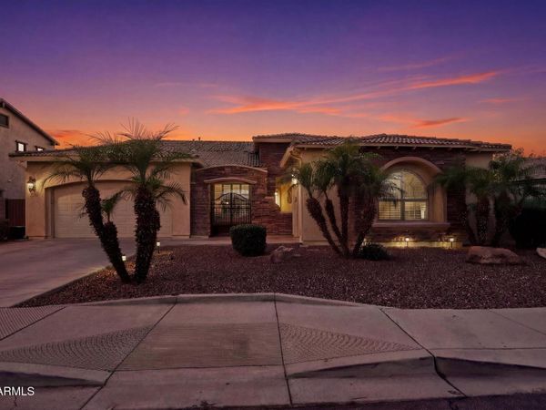 3118 S Colonial Street, Gilbert, AZ 85295