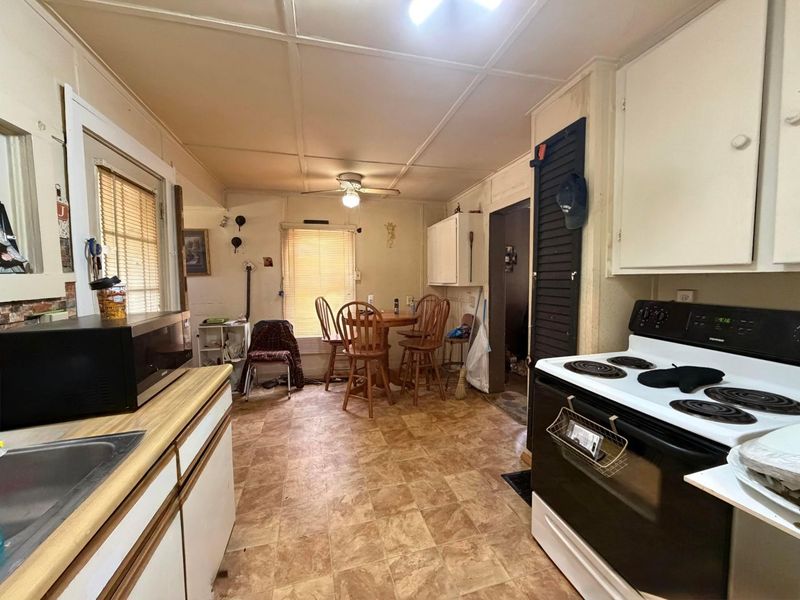 172 Hayward Street , Circleville, OH 43113 Photo 9