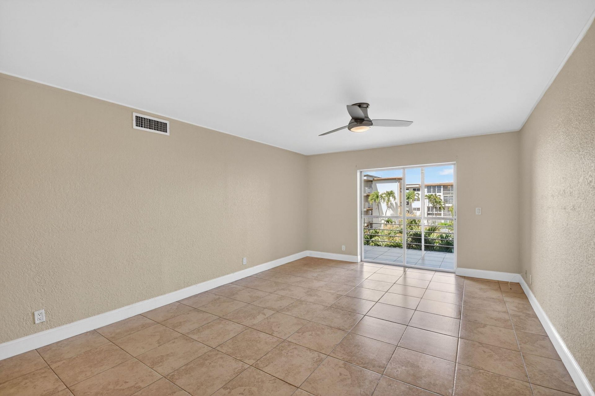 2615 NE 1st Court, Unit 312, Boynton Beach, FL 33435 Photo