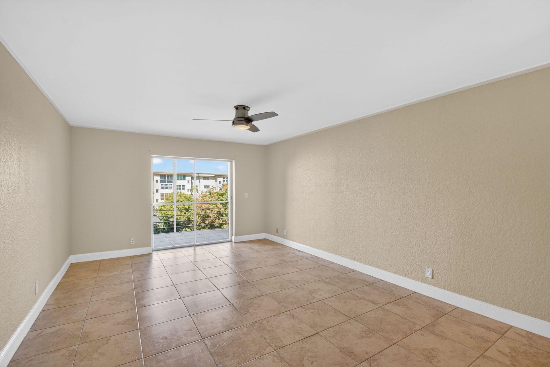 2615 NE 1st Court, Unit 312, Boynton Beach, FL 33435 Photo