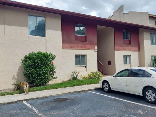 3836 N LAKE DRIVE, Unit 119, TAMPA, FL 33614