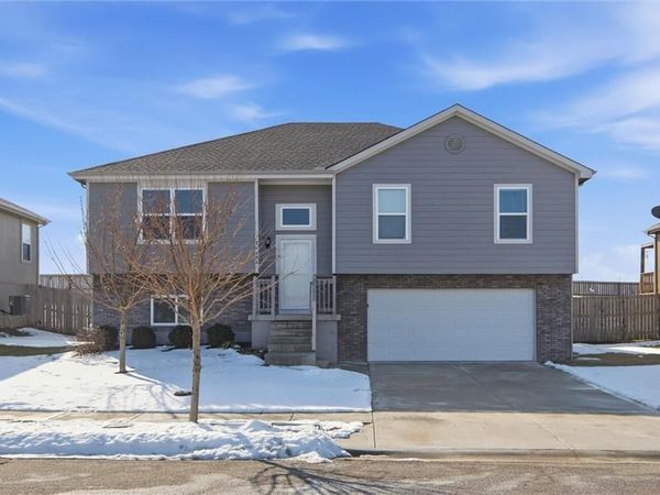 21303 W 219th Street, Spring Hill, KS 66083