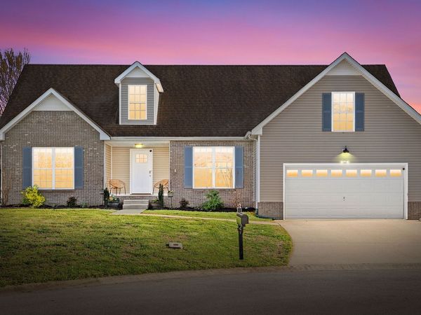 704 Claystone Ct, Clarksville, TN 37040