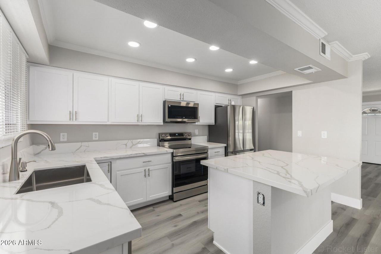 7701 W Fairmount Avenue, Phoenix, AZ 85033 Main Photo