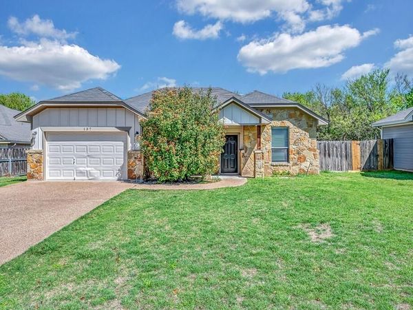 137 Flat Creek Drive, Robinson, TX 76706