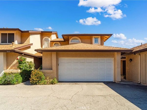 22914 Banyan Place, Unit 201, Saugus, CA 91390