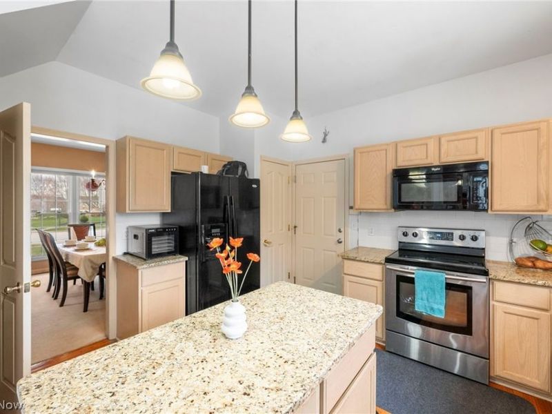 9864 Burton Drive, Twinsburg, OH 44087 Photo 12