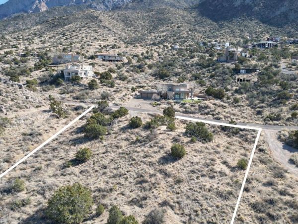 28 Tierra Monte Drive NE, Albuquerque, NM 87122