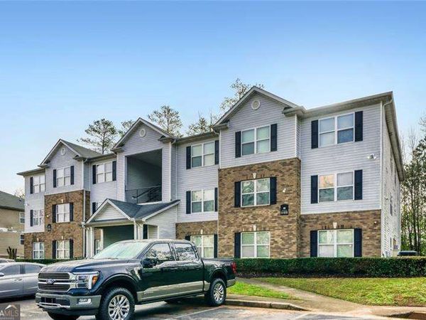 10204 Fairington Ridge Circle, Lithonia, GA 30038