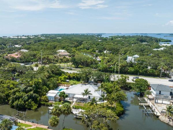 649 E Causeway Boulevard, Vero Beach, FL 32963
