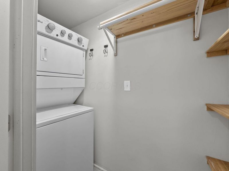 367 Auden Avenue, Unit 209, Columbus, OH 43215 Photo 24