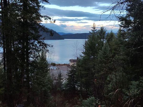 476 Clinton Ave , Coolin, ID 83821