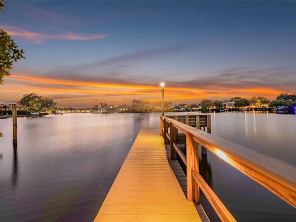 490 COFFEE POT RIVIERA NE, ST PETERSBURG, FL 33704