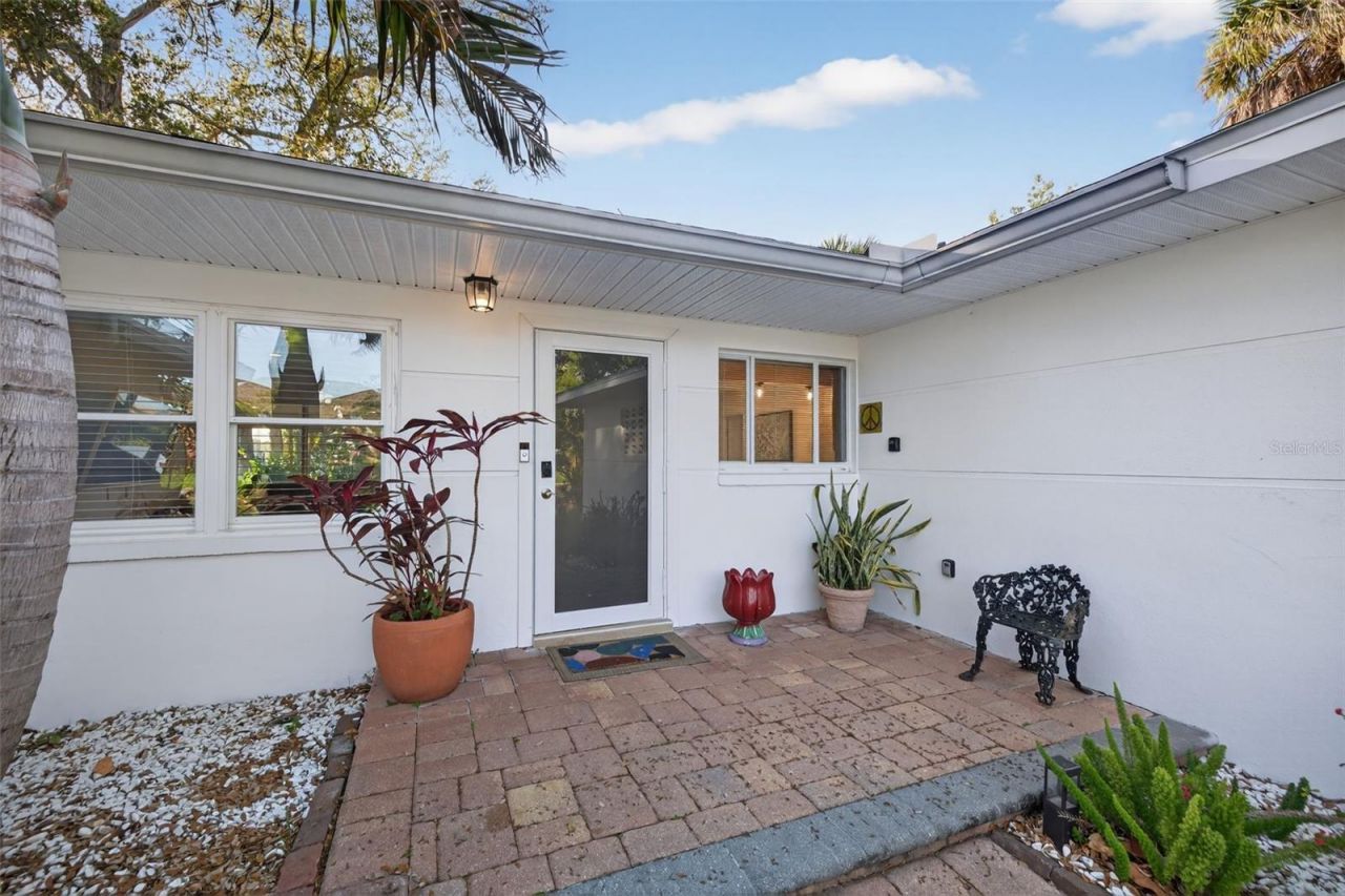 490 Coffee Pot Riviera Ne, Saint Petersburg, FL 33704 Photo