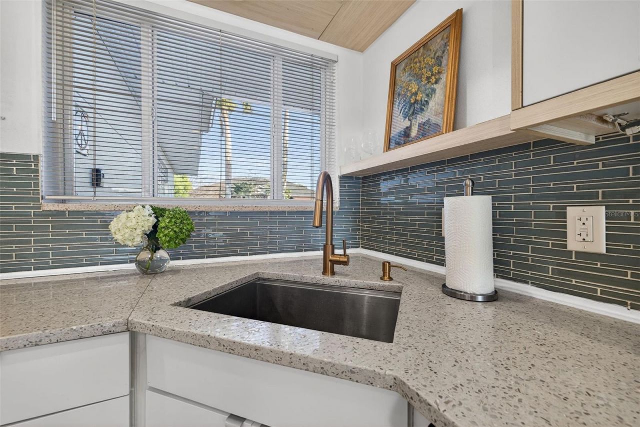 490 Coffee Pot Riviera Ne, Saint Petersburg, FL 33704 Photo