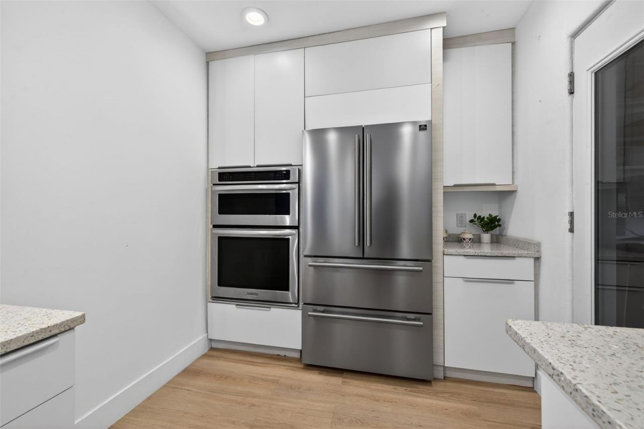 490 Coffee Pot Riviera Ne, Saint Petersburg, FL 33704 Photo