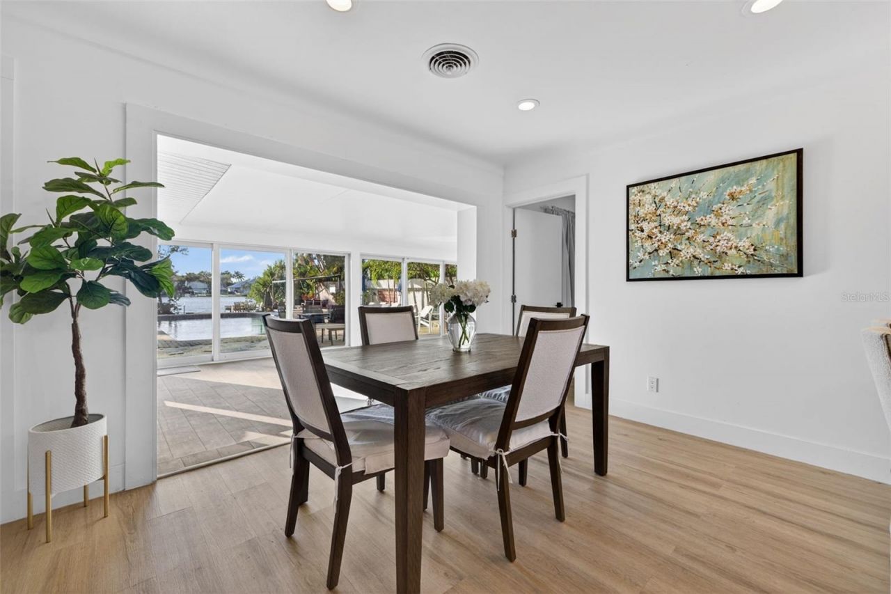 490 Coffee Pot Riviera Ne, Saint Petersburg, FL 33704 Photo