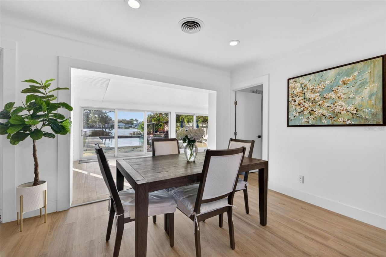 490 Coffee Pot Riviera Ne, Saint Petersburg, FL 33704 Photo