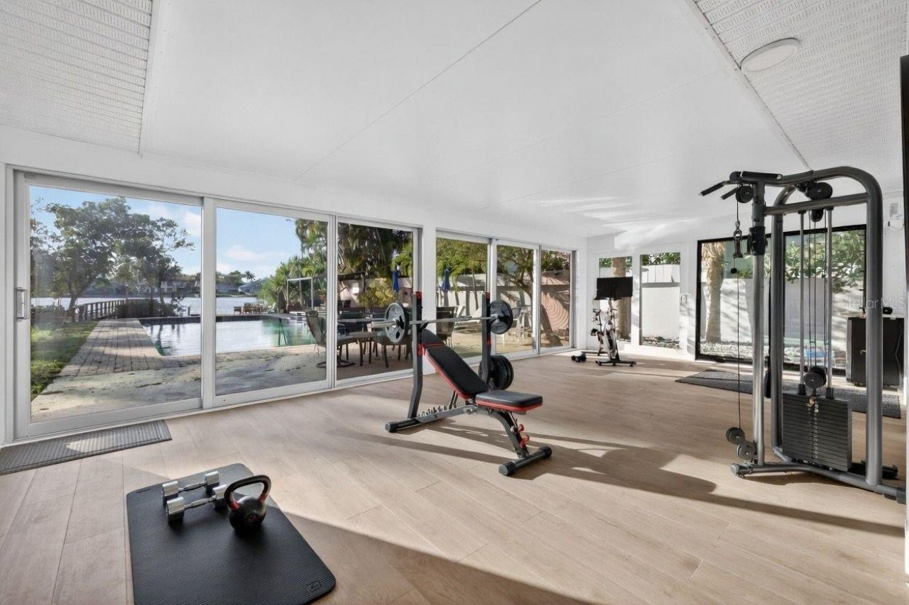 490 Coffee Pot Riviera Ne, Saint Petersburg, FL 33704 Photo