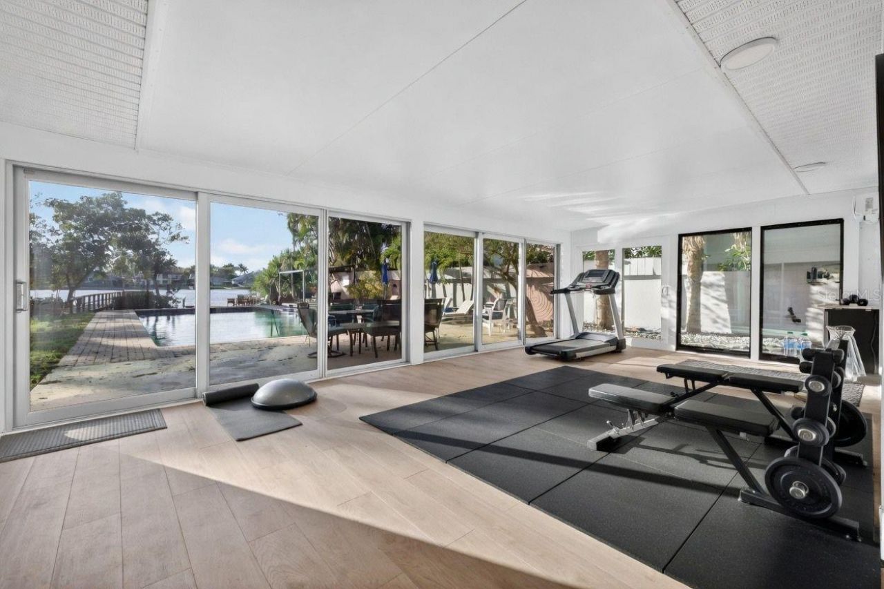 490 Coffee Pot Riviera Ne, Saint Petersburg, FL 33704 Photo