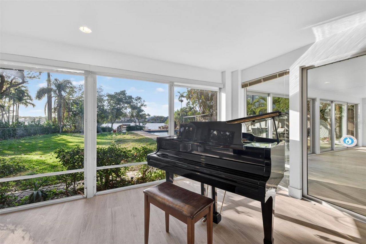 490 Coffee Pot Riviera Ne, Saint Petersburg, FL 33704 Photo