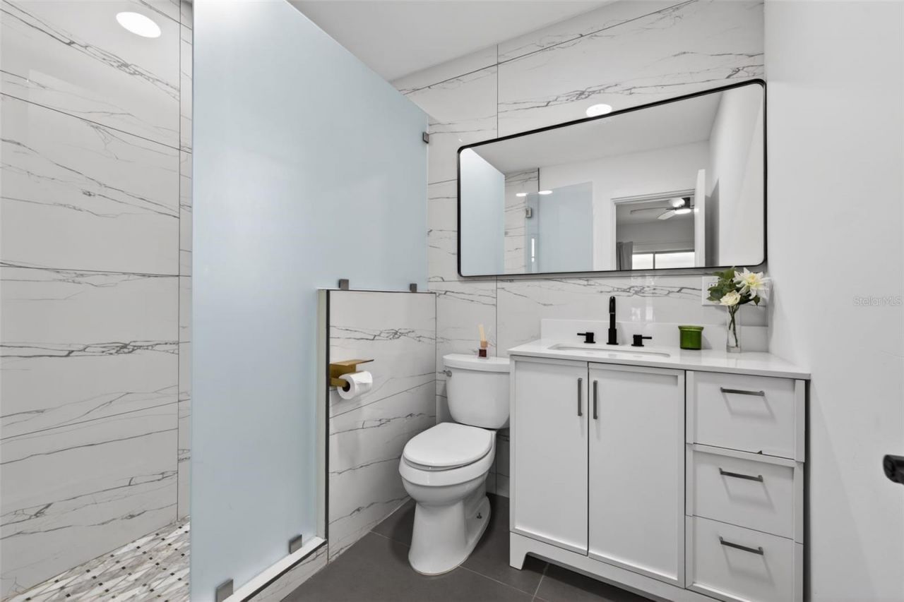 490 Coffee Pot Riviera Ne, Saint Petersburg, FL 33704 Photo