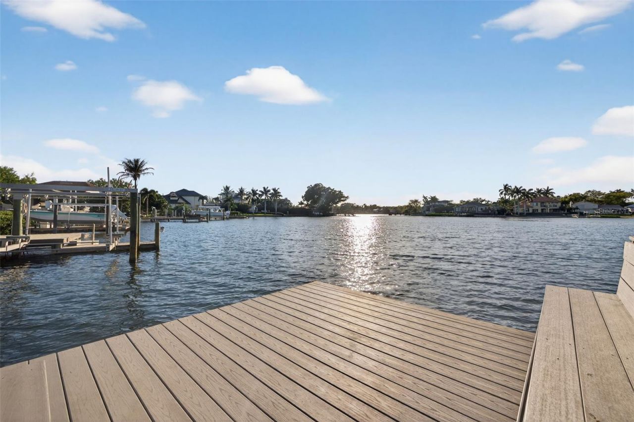 490 Coffee Pot Riviera Ne, Saint Petersburg, FL 33704 Photo