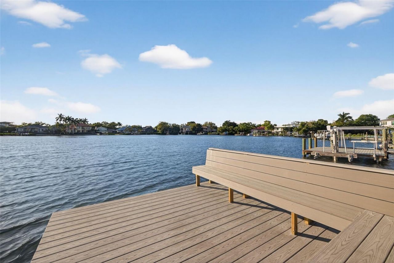 490 Coffee Pot Riviera Ne, Saint Petersburg, FL 33704 Photo