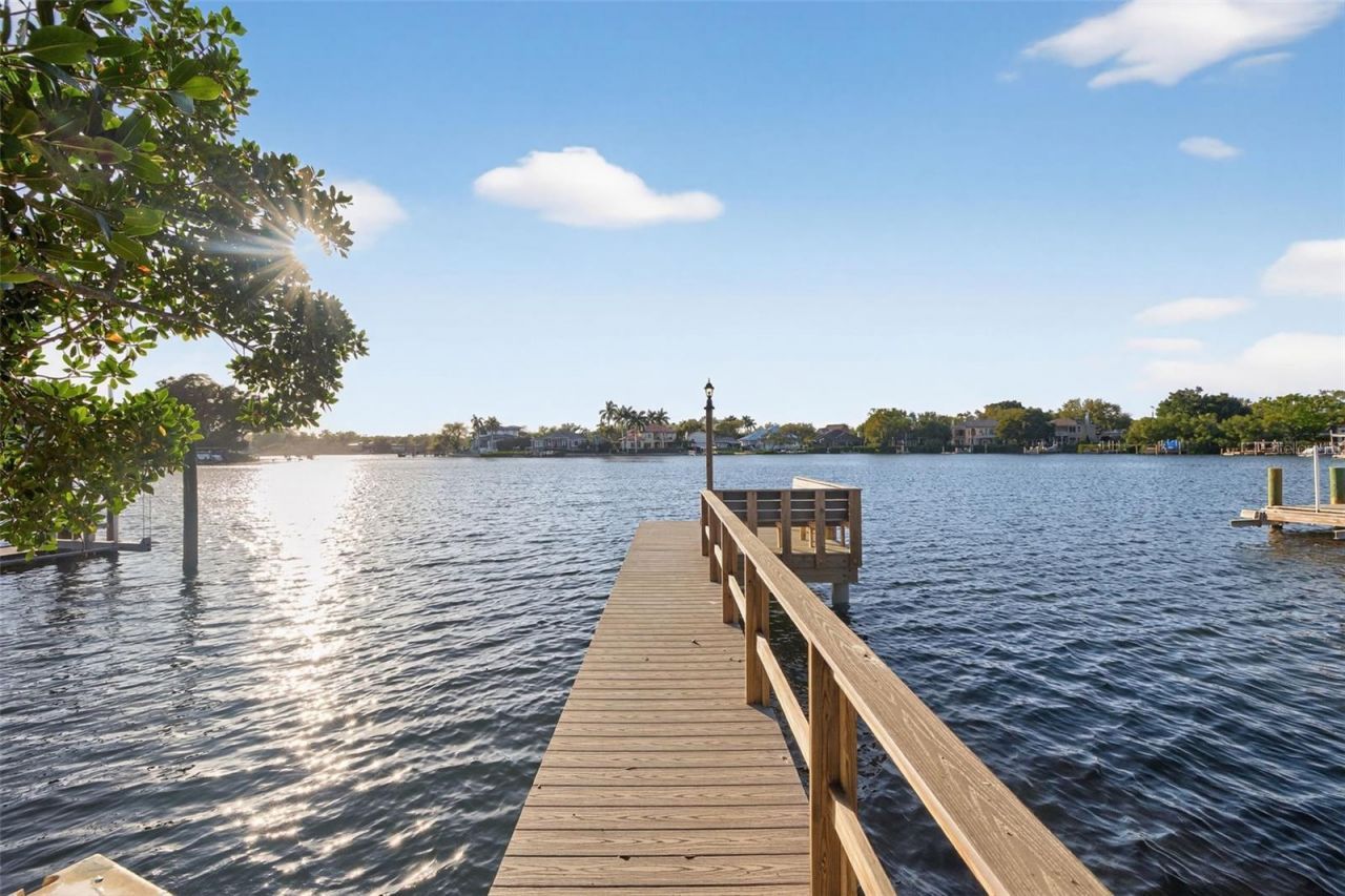 490 Coffee Pot Riviera Ne, Saint Petersburg, FL 33704 Photo