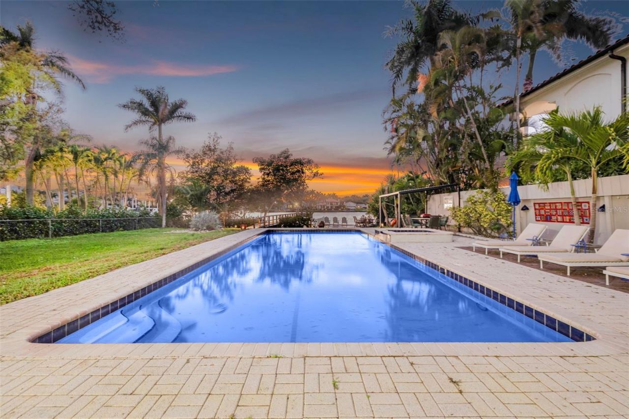 490 Coffee Pot Riviera Ne, Saint Petersburg, FL 33704 Photo