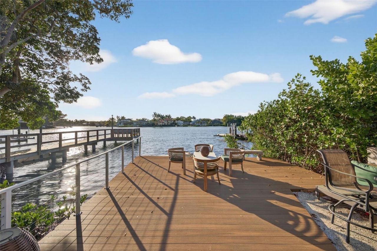 490 Coffee Pot Riviera Ne, Saint Petersburg, FL 33704 Photo