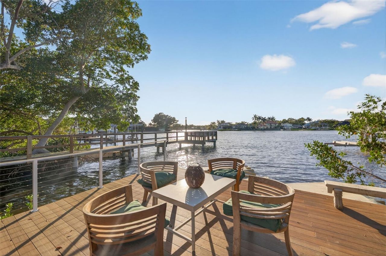 490 Coffee Pot Riviera Ne, Saint Petersburg, FL 33704 Photo