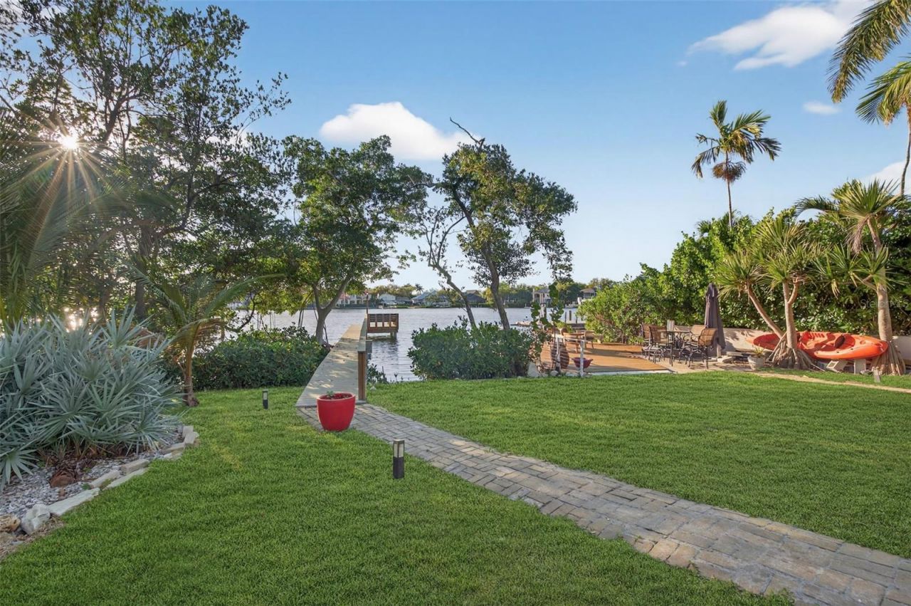 490 Coffee Pot Riviera Ne, Saint Petersburg, FL 33704 Photo