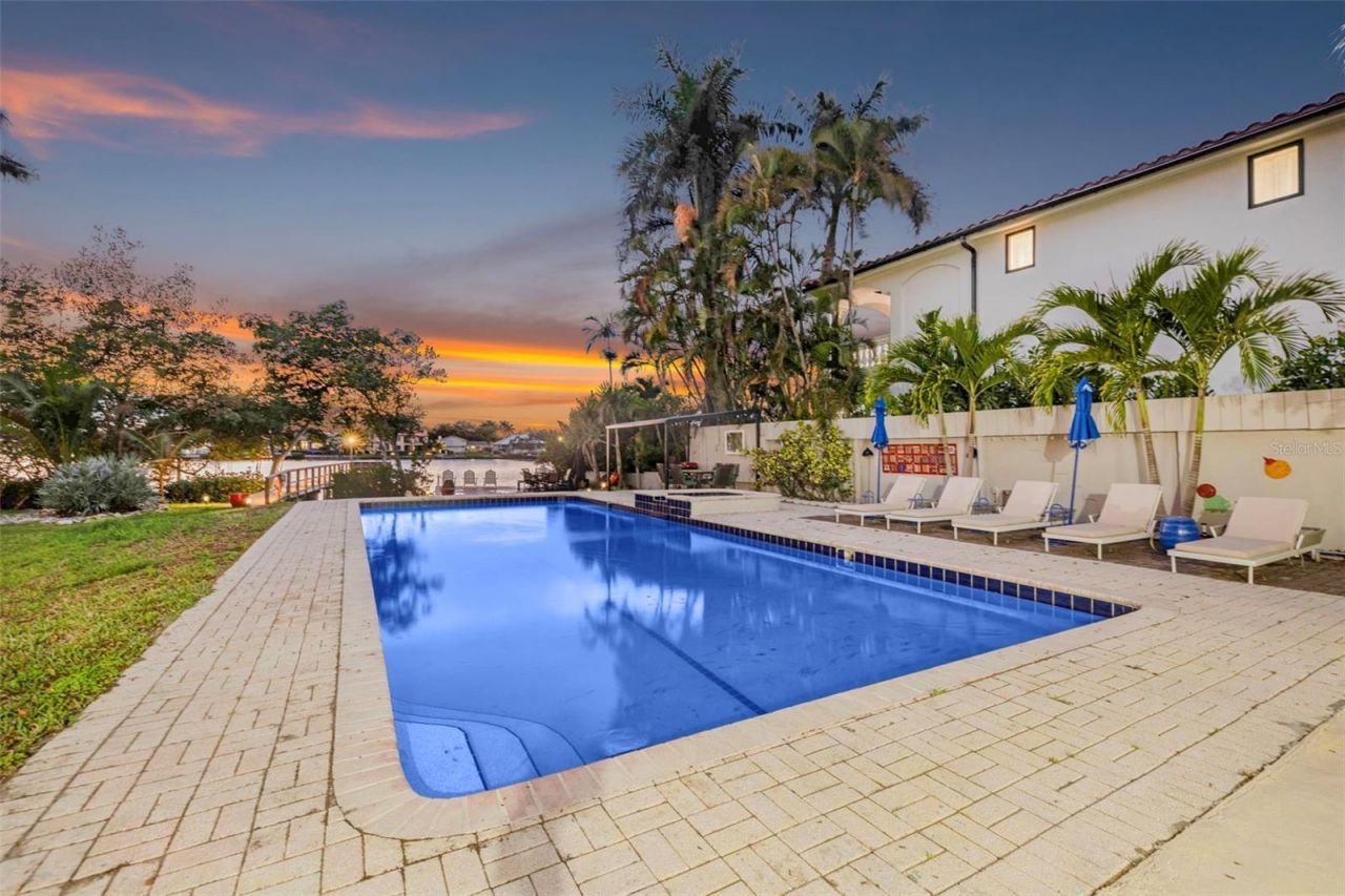 490 Coffee Pot Riviera Ne, Saint Petersburg, FL 33704 Photo