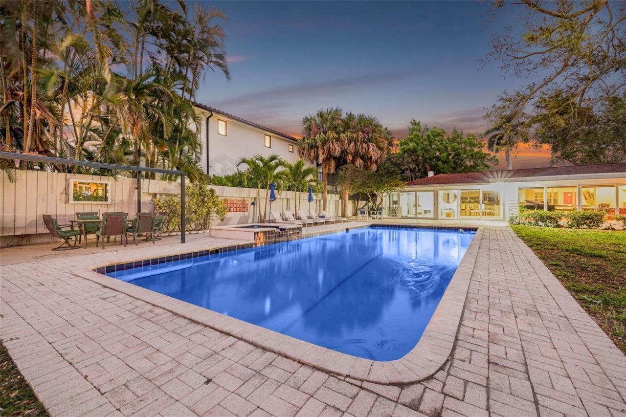 490 Coffee Pot Riviera Ne, Saint Petersburg, FL 33704 Photo