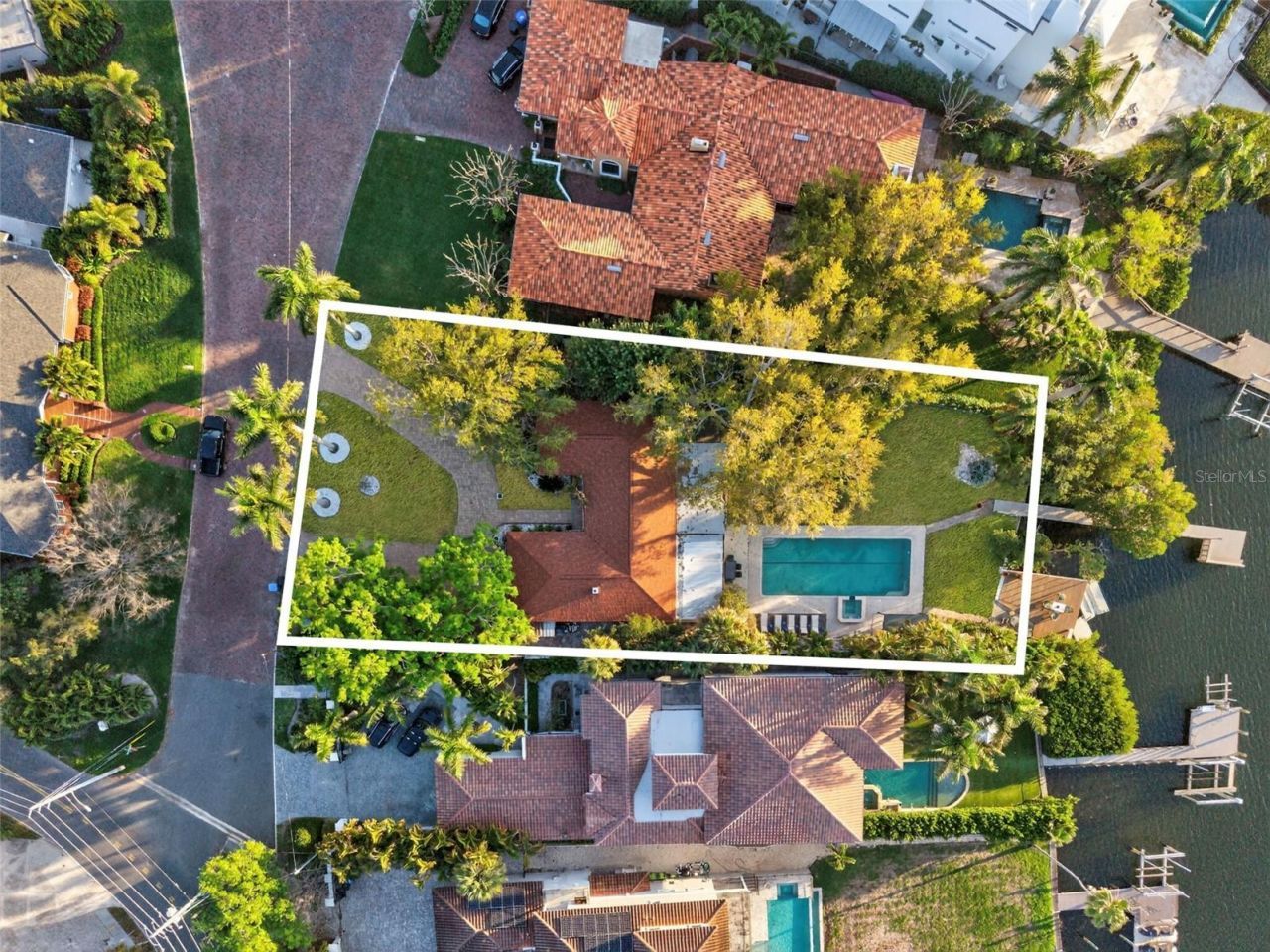 490 Coffee Pot Riviera Ne, Saint Petersburg, FL 33704 Photo