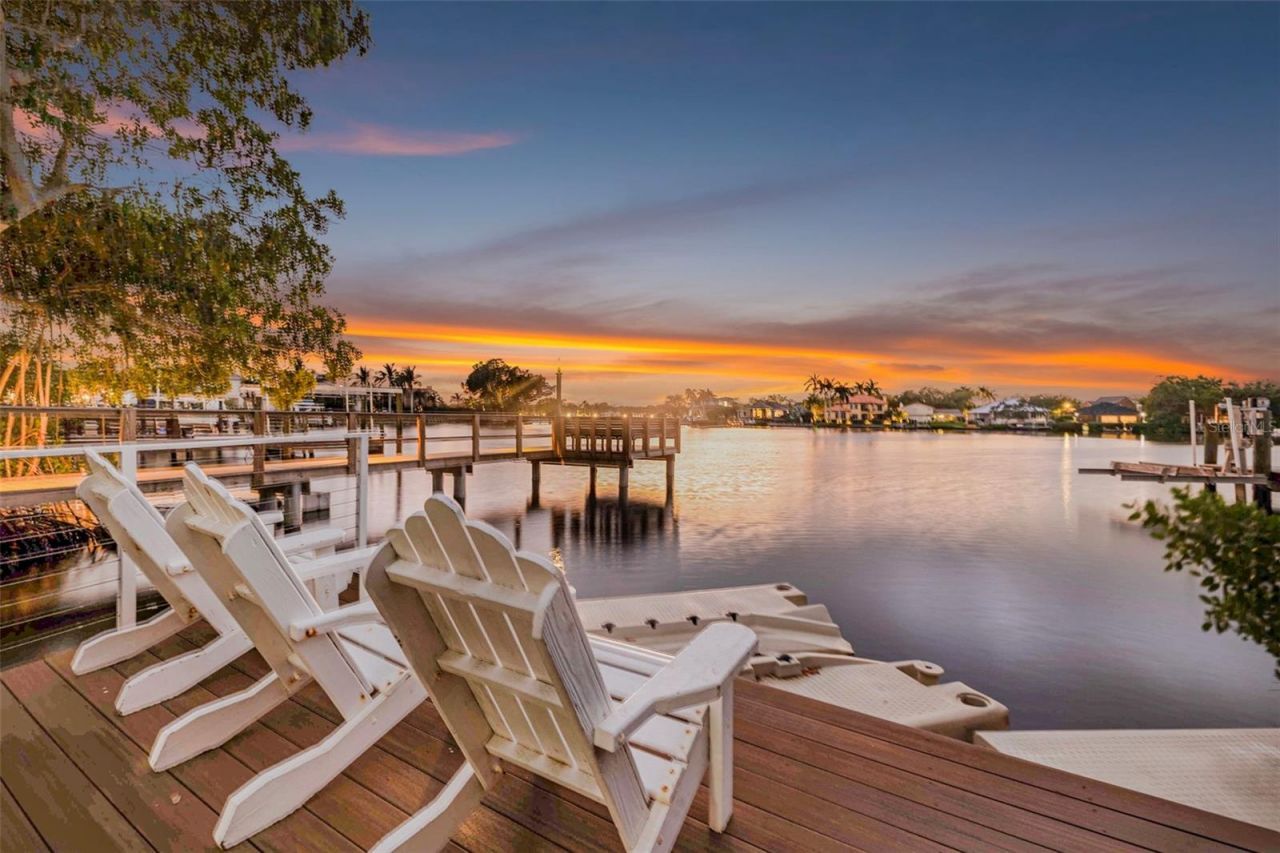 490 Coffee Pot Riviera Ne, Saint Petersburg, FL 33704 Photo