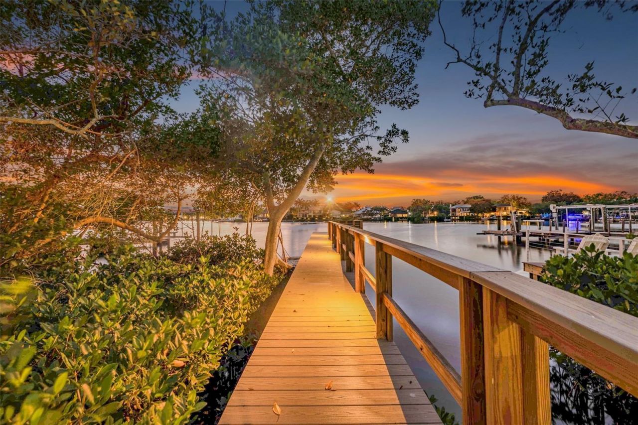 490 Coffee Pot Riviera Ne, Saint Petersburg, FL 33704 Photo