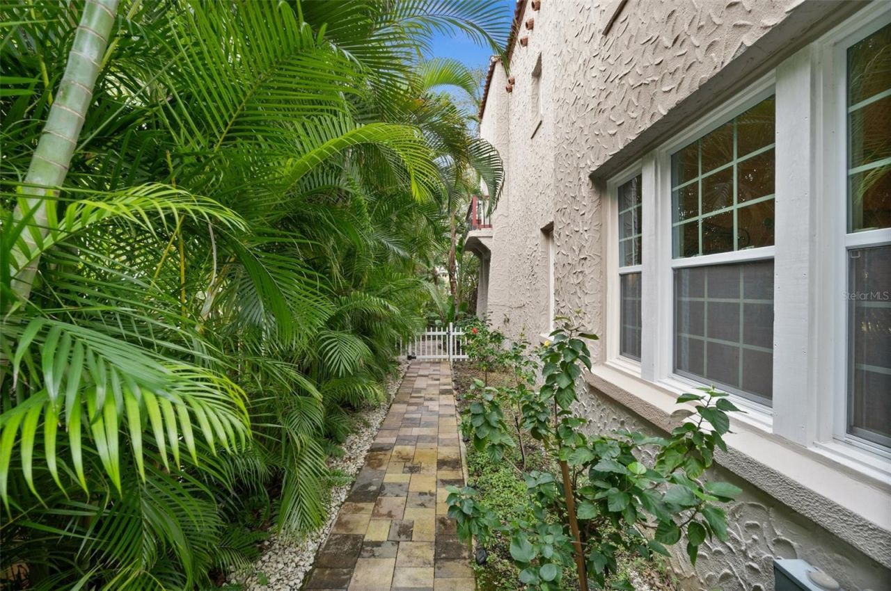 325 49th Street N, Saint Petersburg, FL 33710 Photo