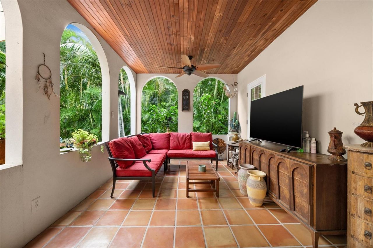 325 49th Street N, Saint Petersburg, FL 33710 Photo