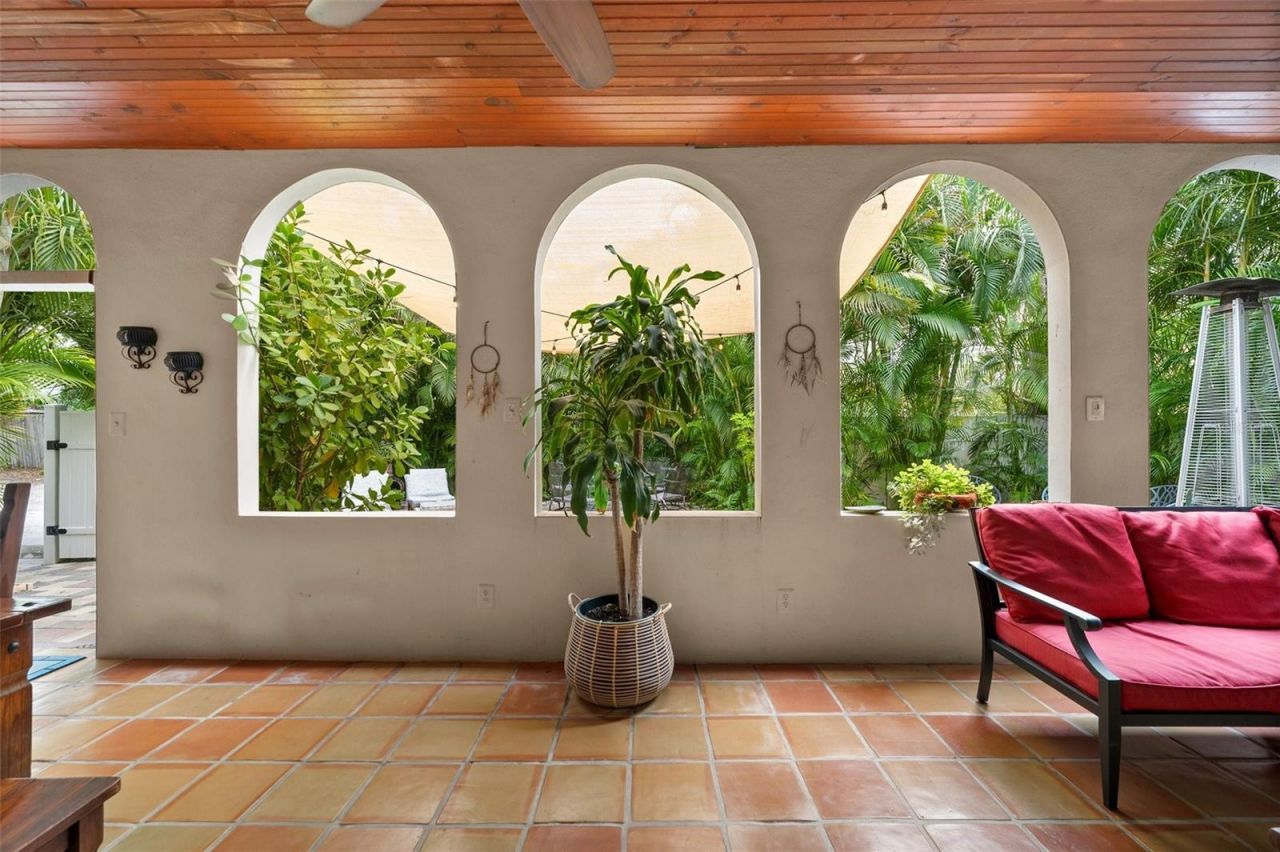 325 49th Street N, Saint Petersburg, FL 33710 Photo