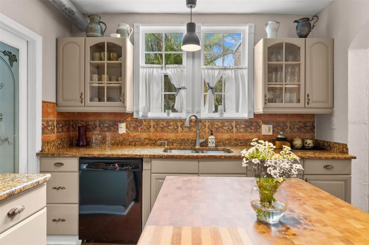 325 49th Street N, Saint Petersburg, FL 33710 Photo