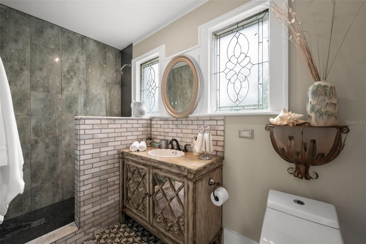 325 49th Street N, Saint Petersburg, FL 33710 Photo