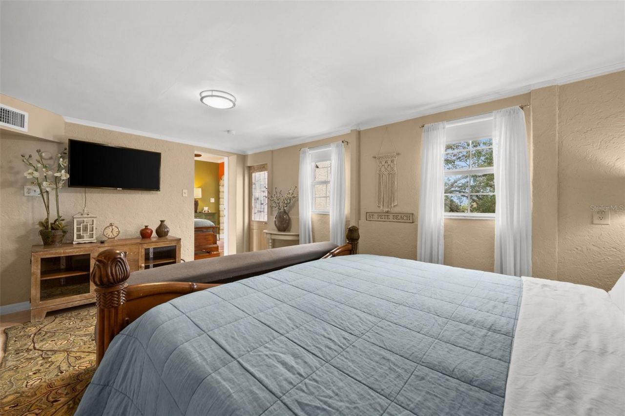 325 49th Street N, Saint Petersburg, FL 33710 Photo