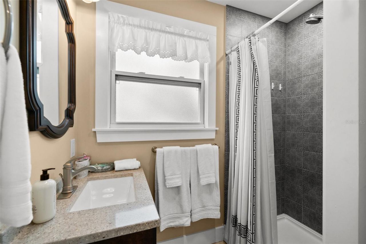 325 49th Street N, Saint Petersburg, FL 33710 Photo