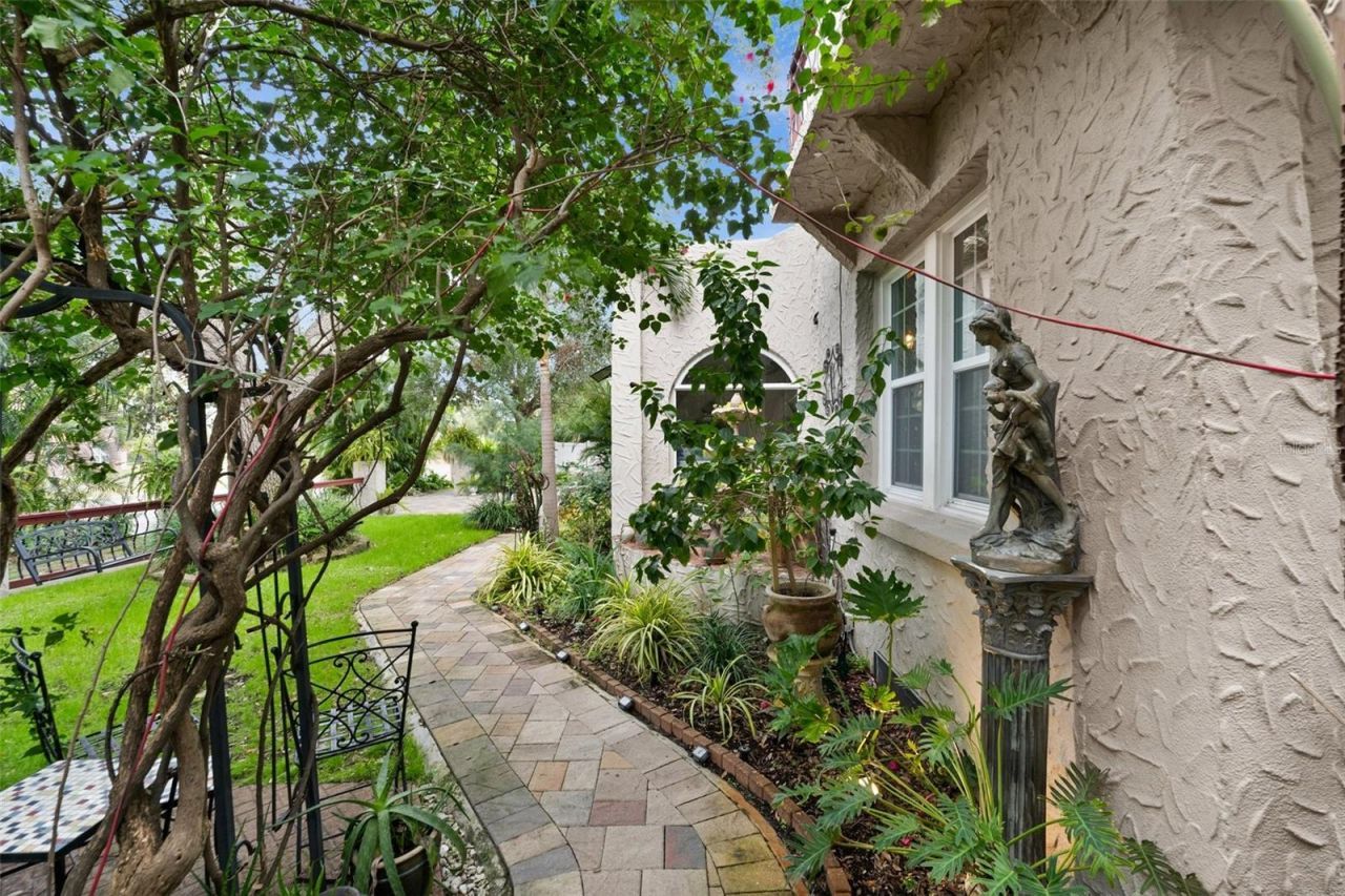 325 49th Street N, Saint Petersburg, FL 33710 Photo